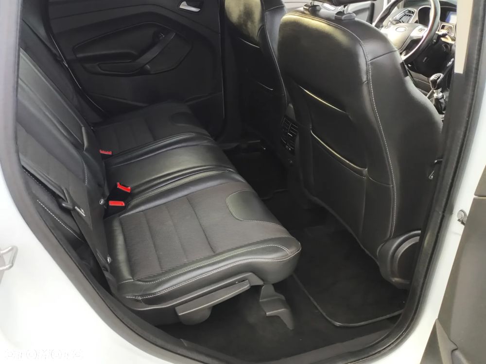 Ford Kuga 2.0 TDCi FWD Titanium - 28