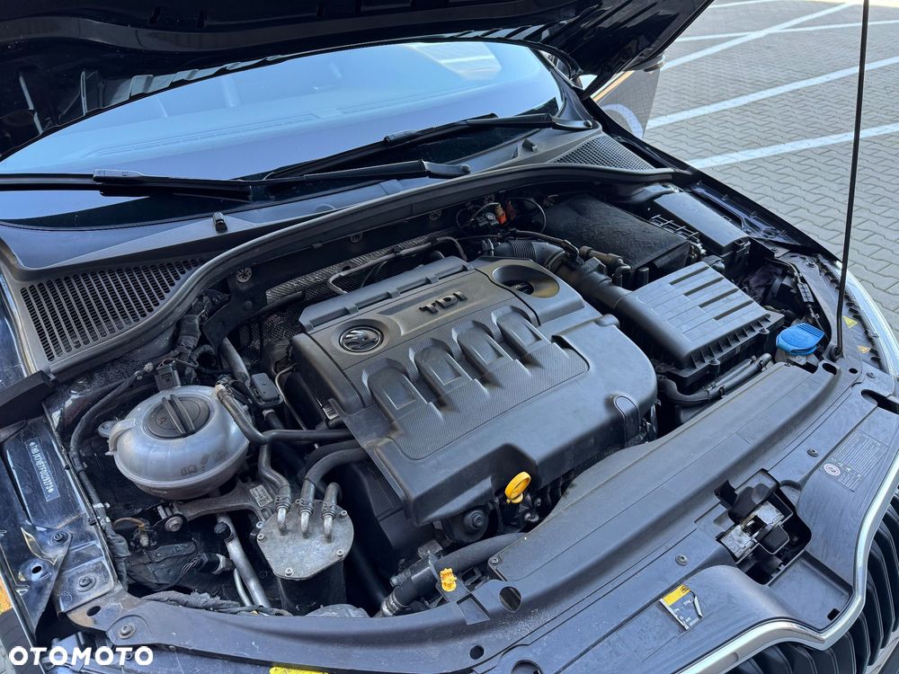 Skoda Octavia 2.0 TDI DSG RS - 27
