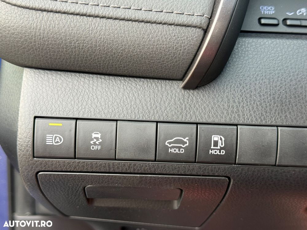 Toyota Camry Business Edition - 12