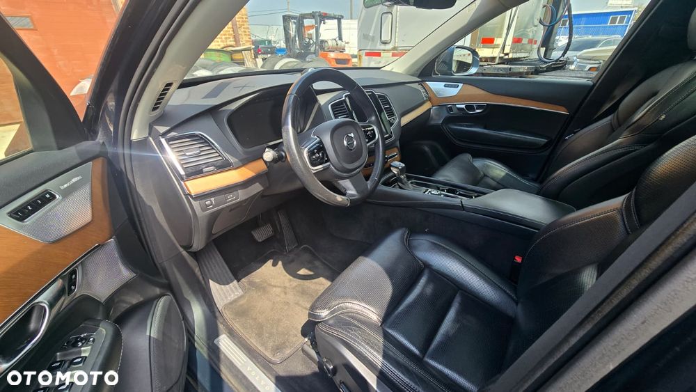 Volvo XC 90 - 9