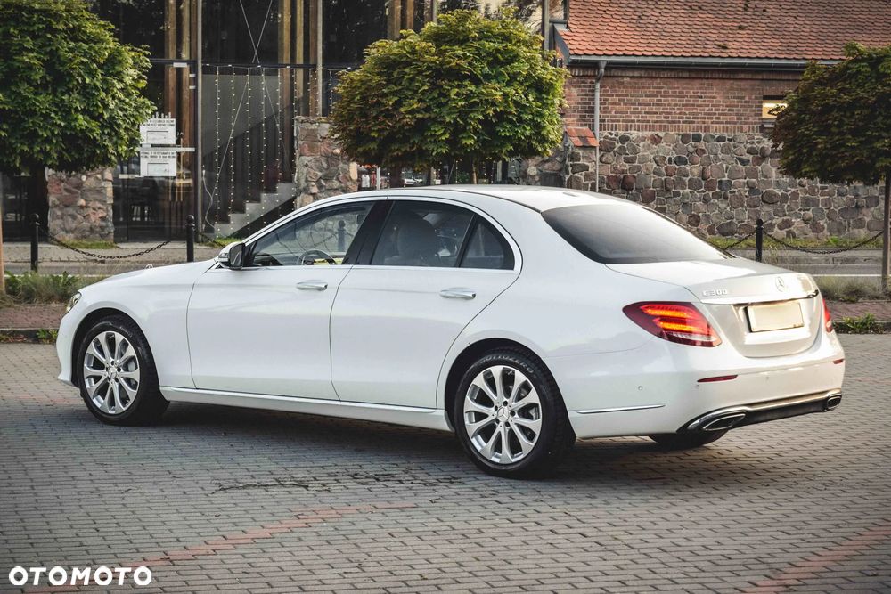 Mercedes-Benz Klasa E 300 9G-TRONIC Avantgarde - 11