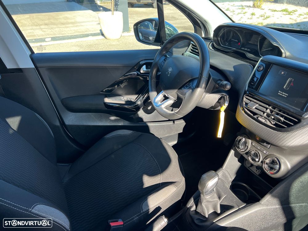 Peugeot 208 1.2 PureTech Style - 24