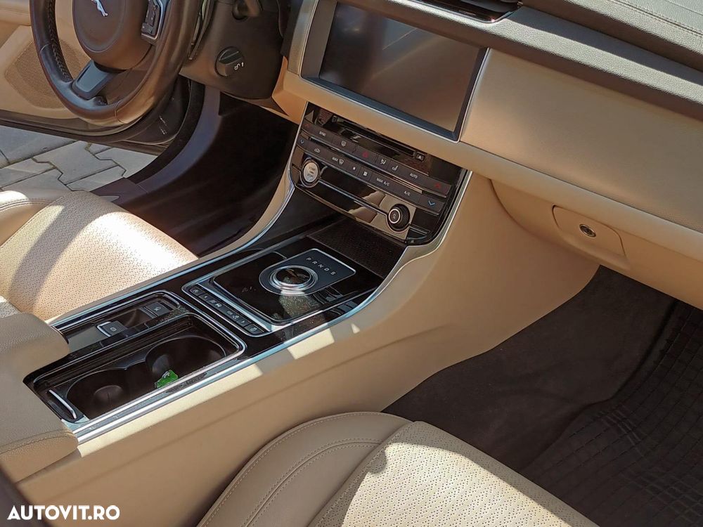 Jaguar XF 20d RWD E-Performance Prestige - 5
