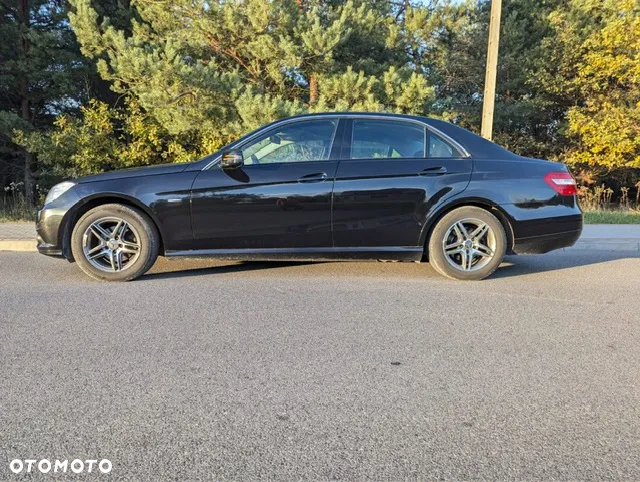 Mercedes-Benz Klasa E 200 CGI BlueEFFICIENCY Automatik - 16