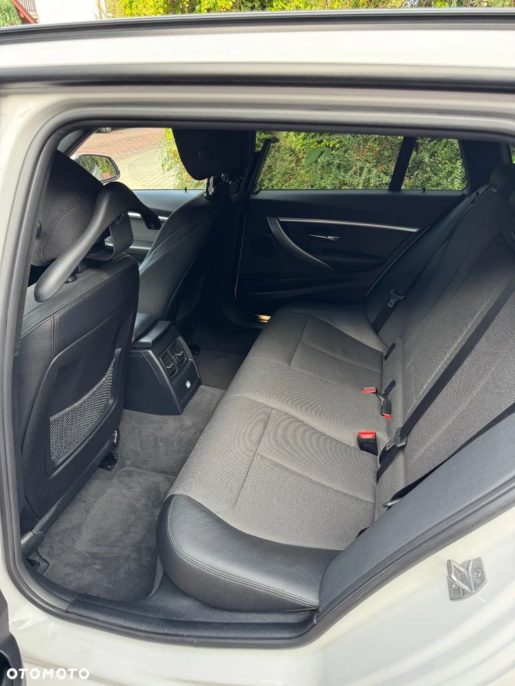 BMW Seria 3 330i xDrive Sport Line Shadow - 15
