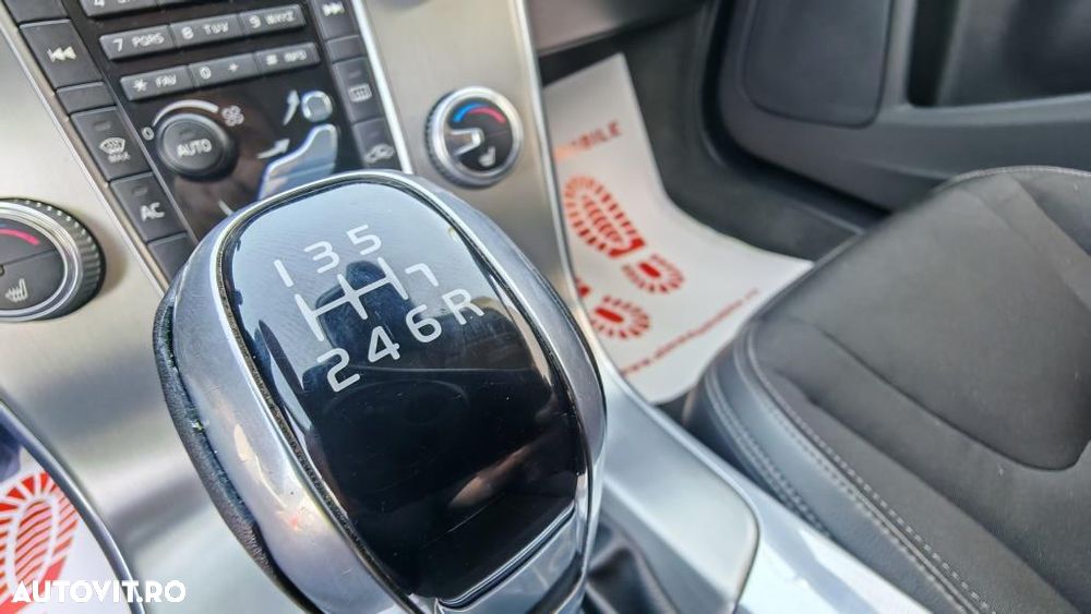 Volvo V60 D3 Momentum Core - 14