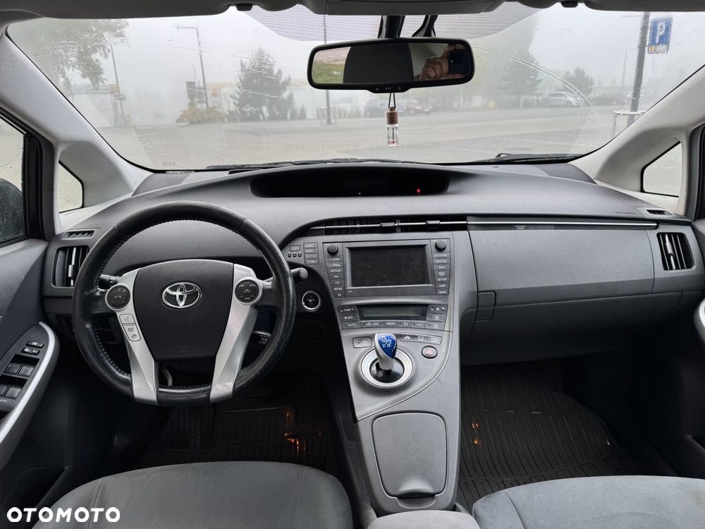 Toyota Prius - 4