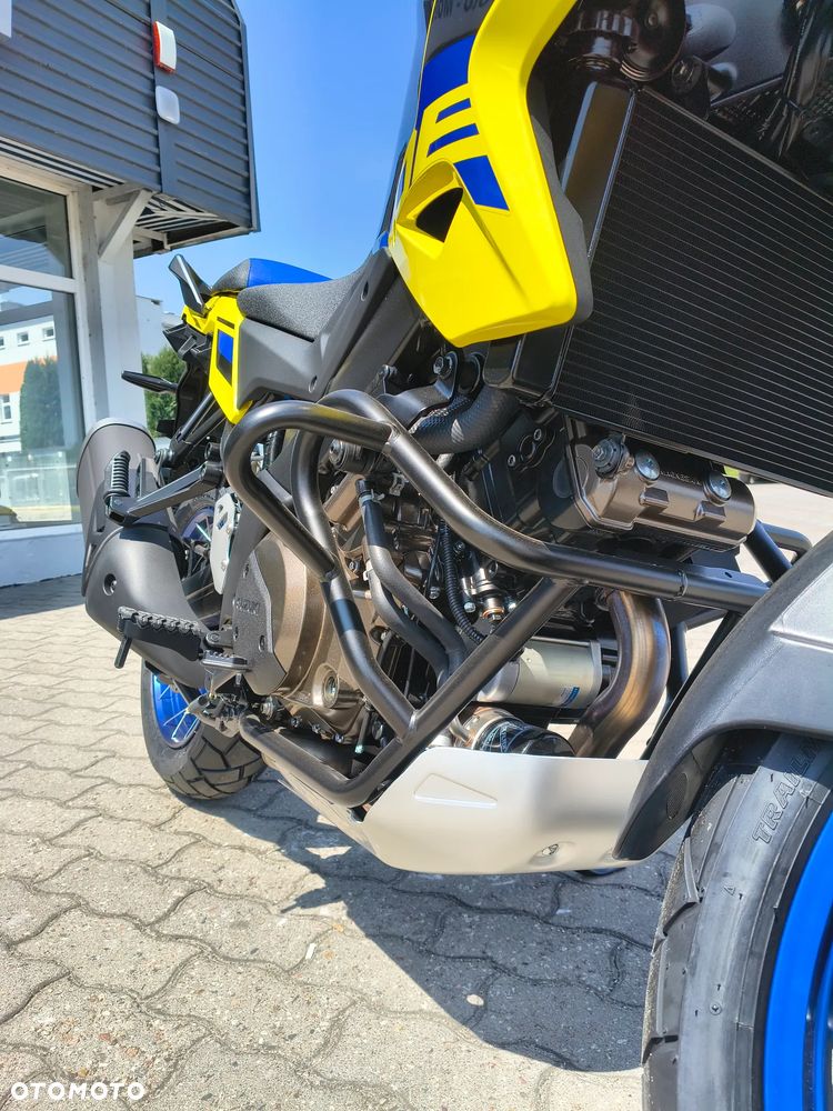 Suzuki V-STROM - 10