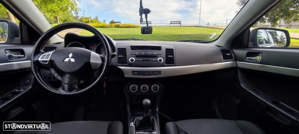 Mitsubishi Lancer 1.5 Inform - 9