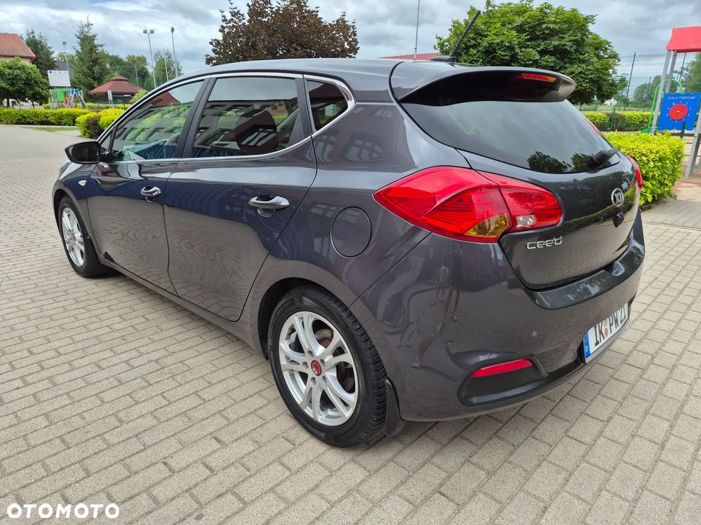 Kia Ceed 1.6 CRDi 128 Platinum Edition - 10
