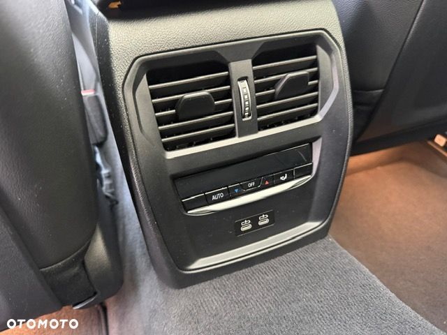 BMW Seria 3 320d xDrive M Sport - 12