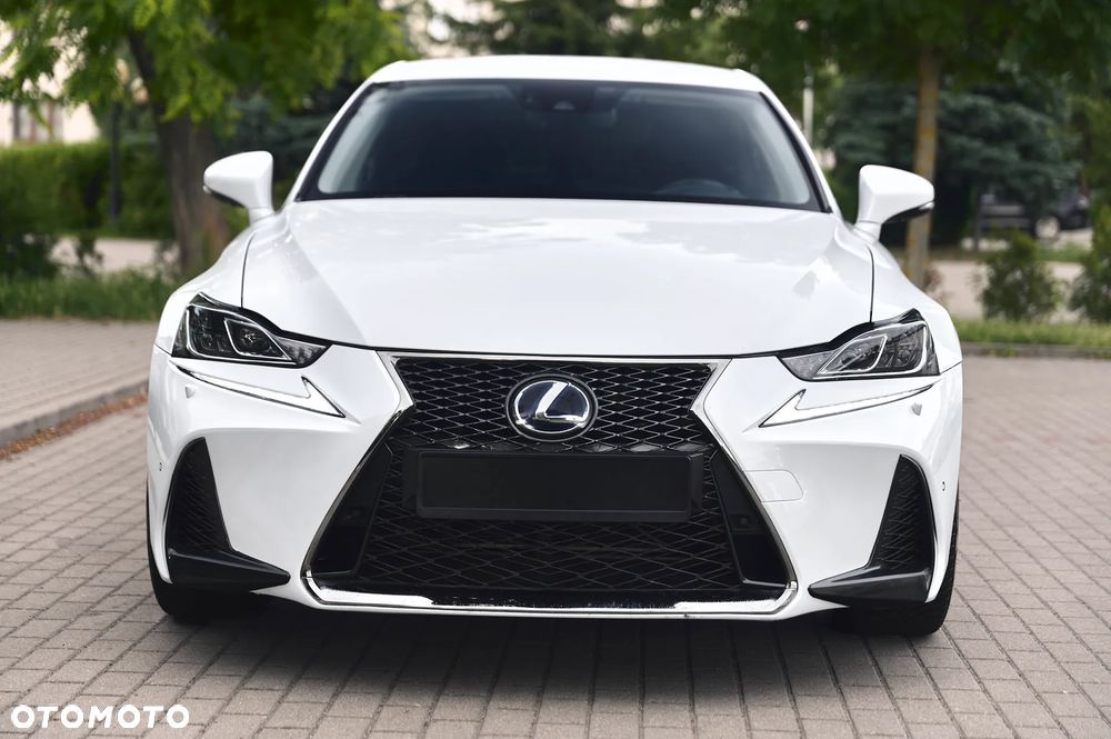 Lexus IS 200t / 300 F Sport - 4