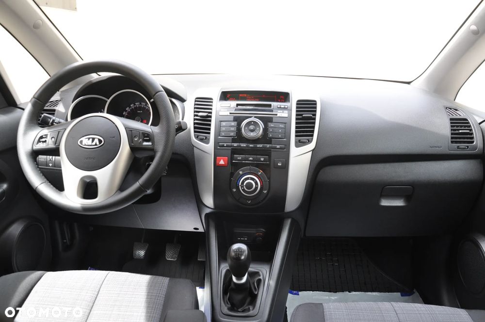 Kia Venga - 10