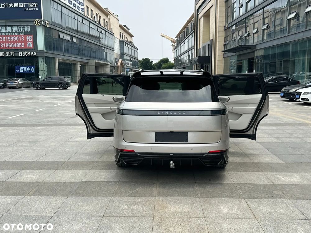 Lynk & Co 900 - 27