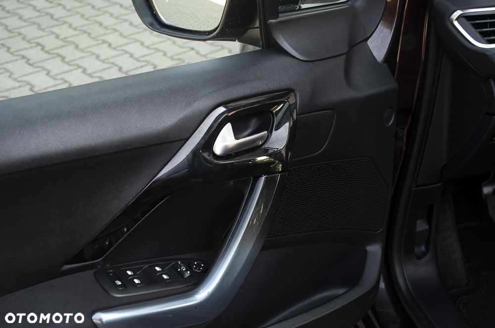 Peugeot 208 120 VTI Intuitive - 34