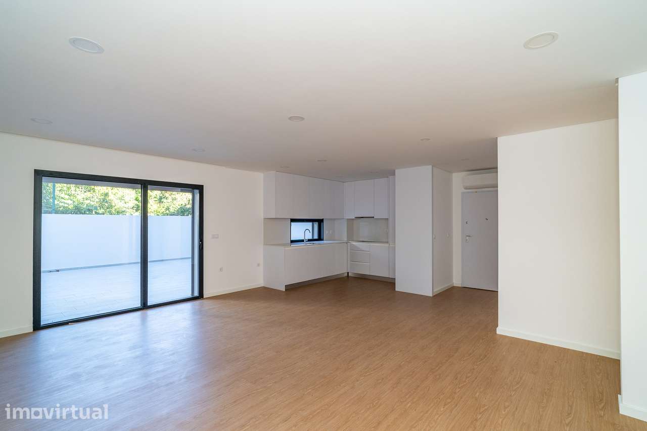 Apartamento T3 Novo com Terraço, 2 Suítes e 2 Lugares de Estacionament - Grande imagem: 4/27