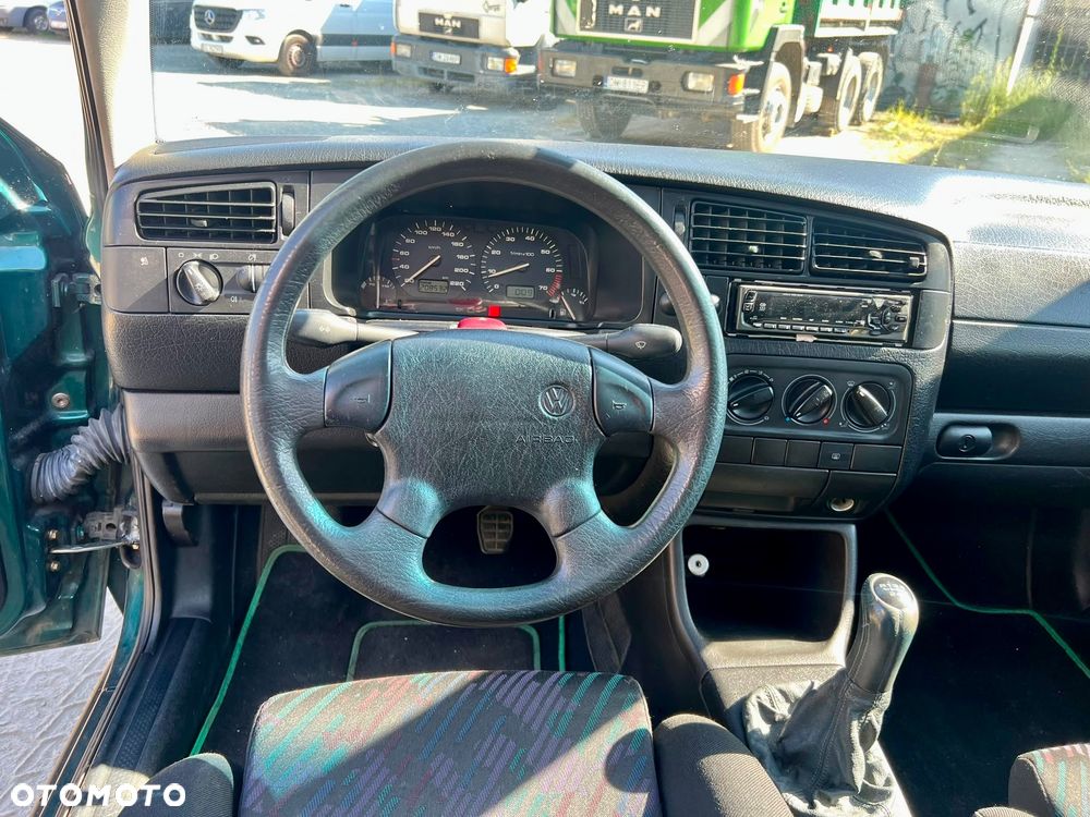Volkswagen Golf 1.6 CL - 17