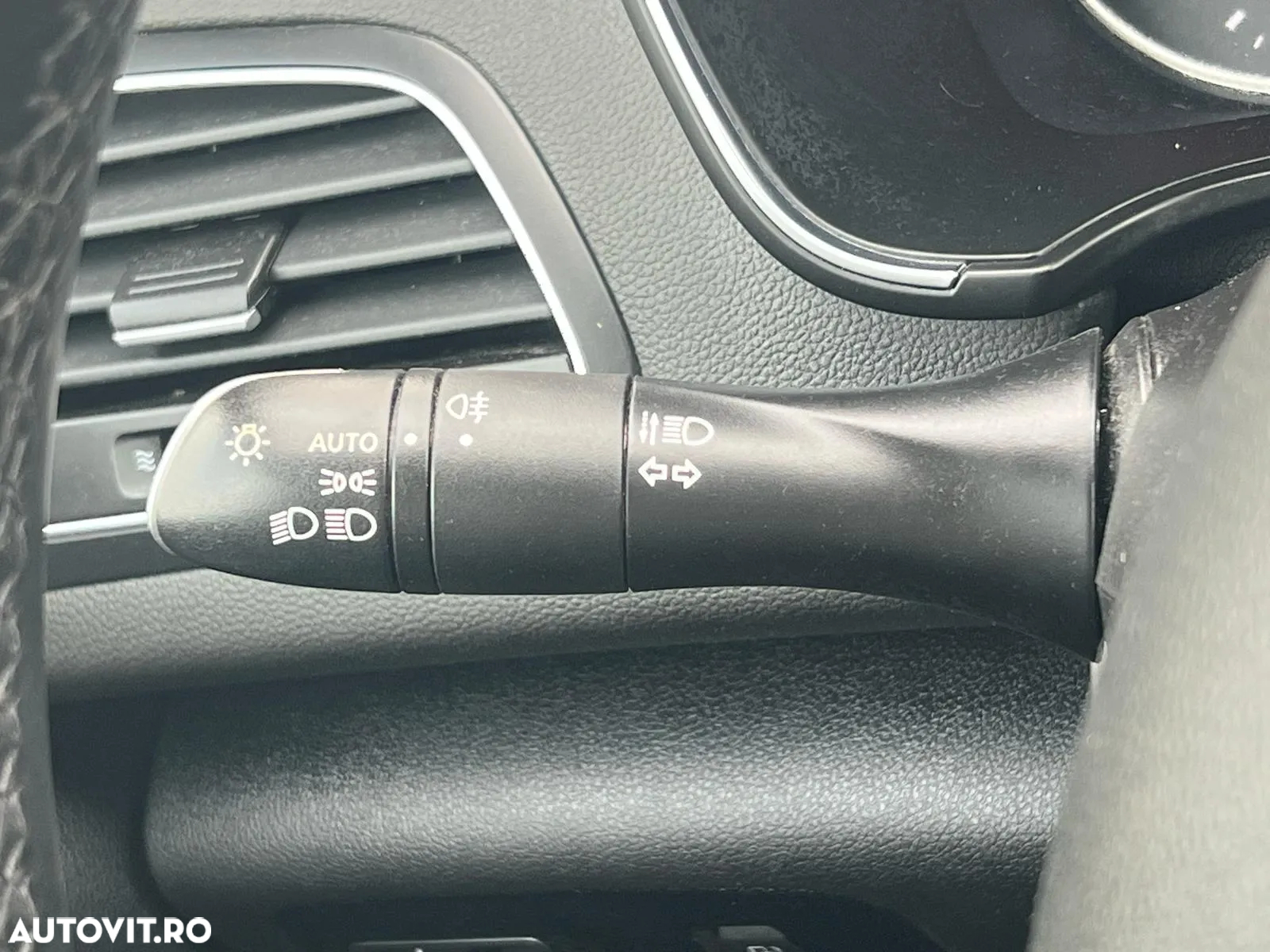 Renault Megane TCe 140 GPF Zen - 27