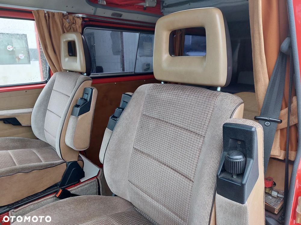Volkswagen Caravelle - 6