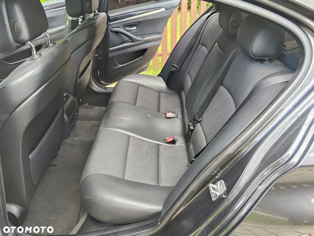 BMW Seria 5 525d xDrive - 10