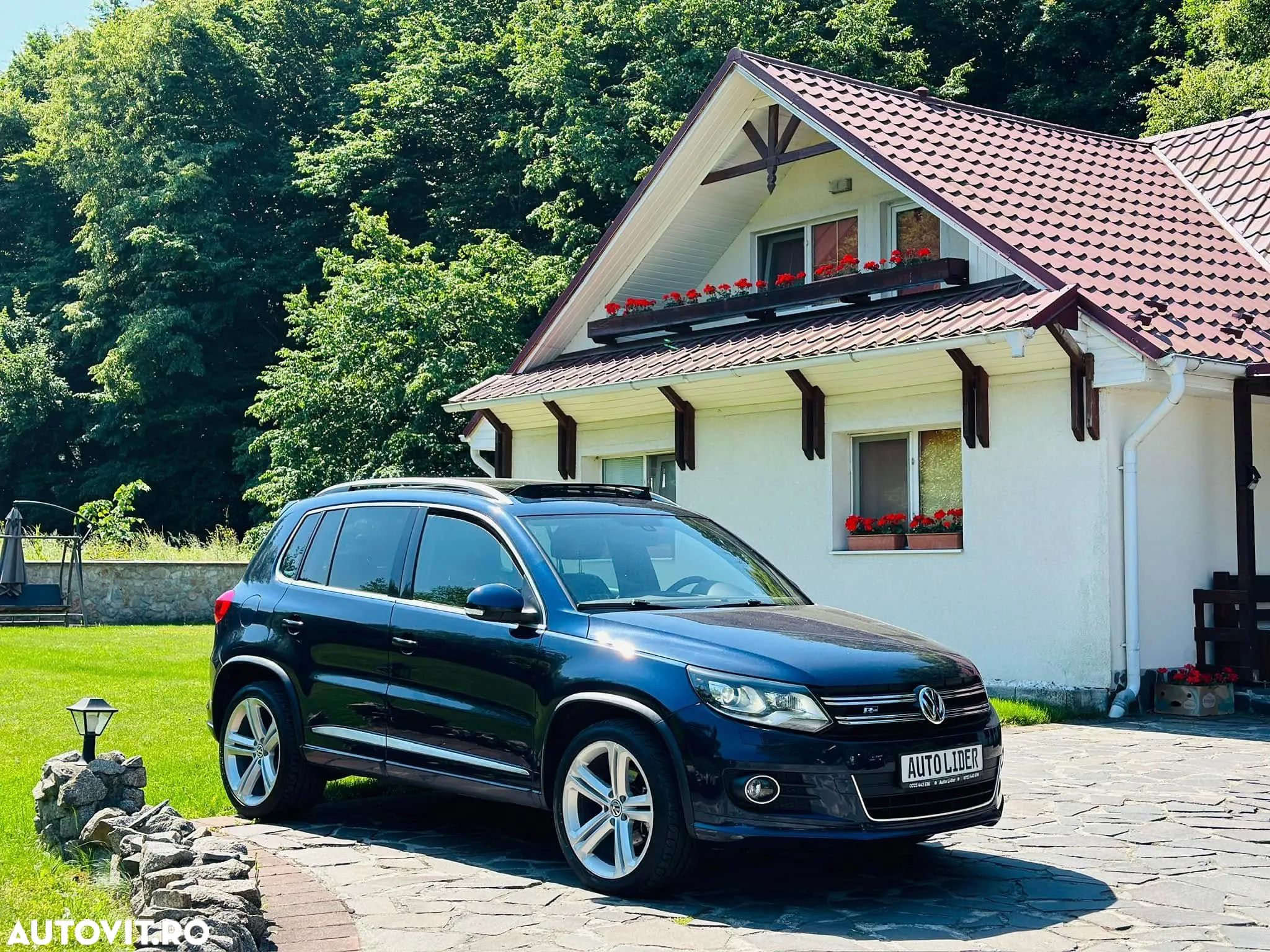 Volkswagen Tiguan - 1