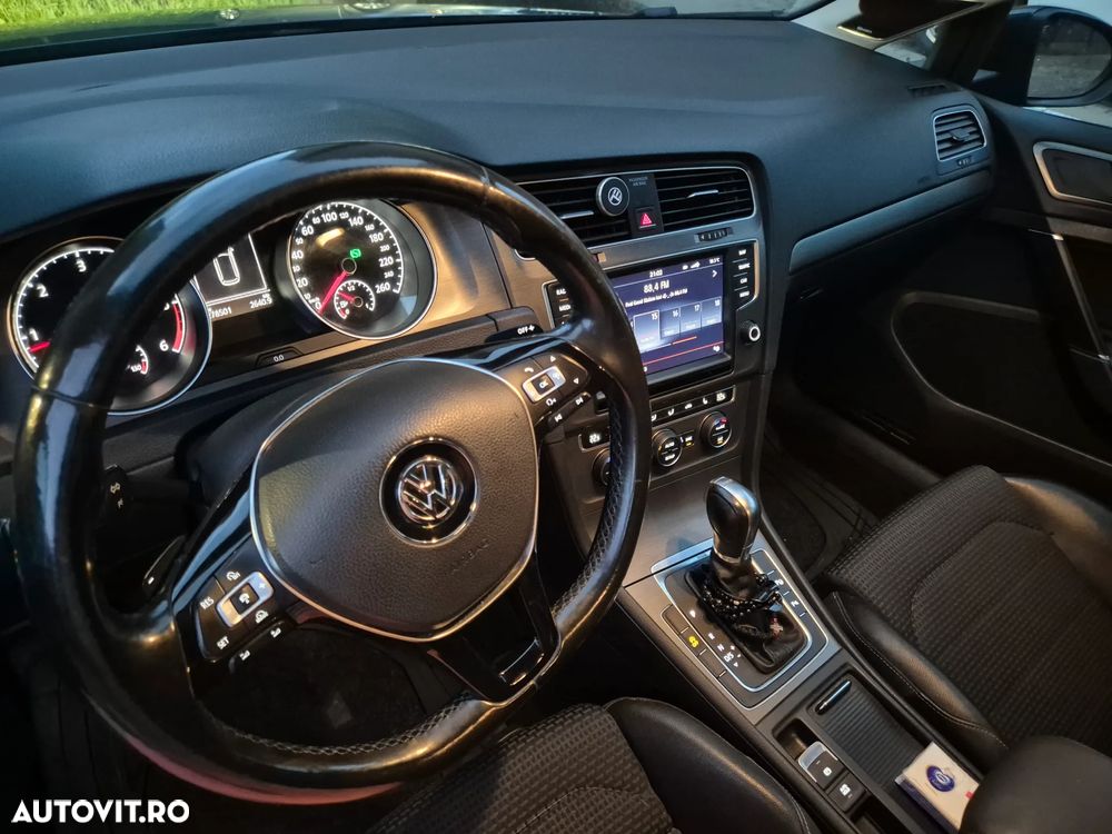 Volkswagen Golf - 2