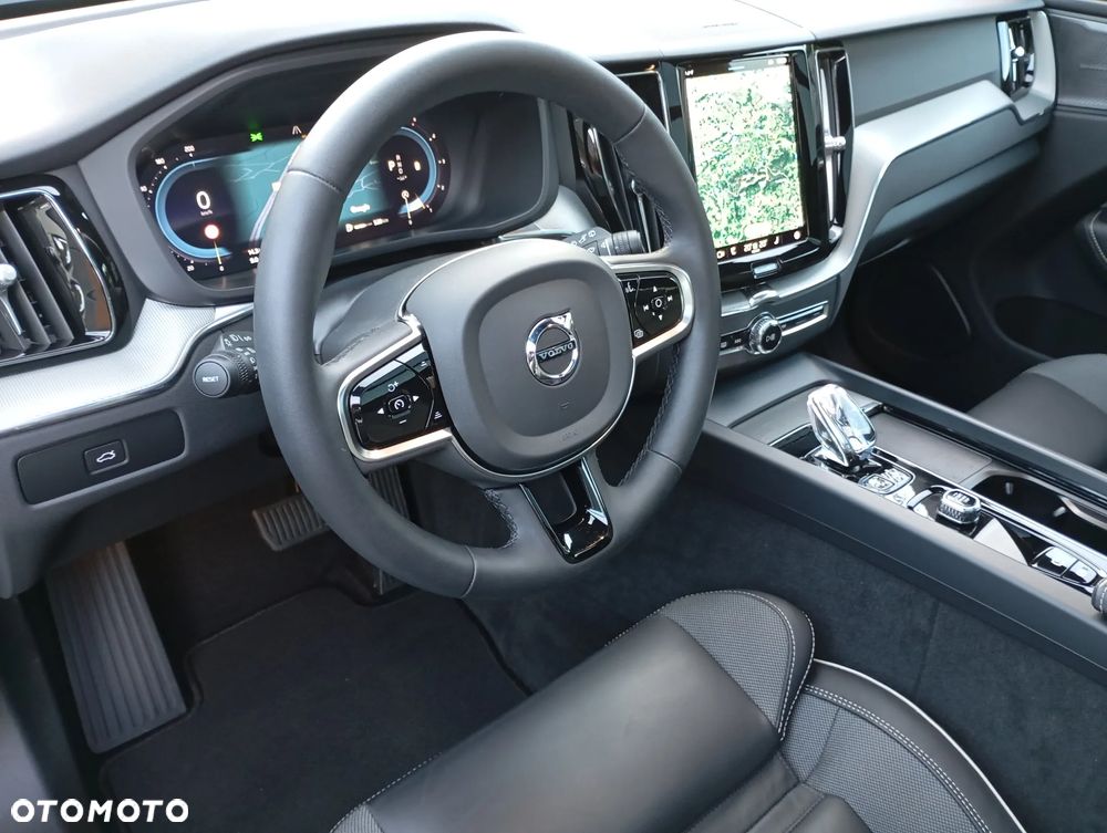 Volvo XC 60 B4 D AWD Ultimate Dark - 21