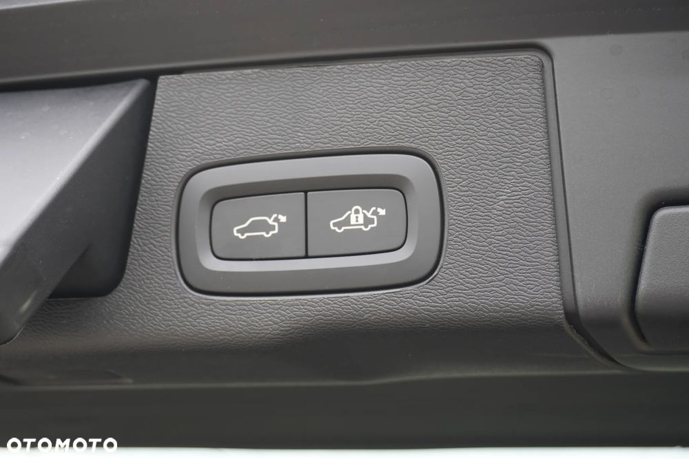 Volvo XC 60 B5 B AWD Plus Dark - 19
