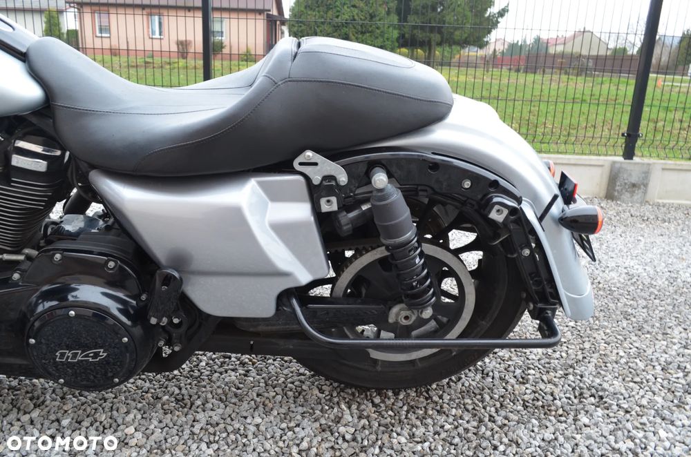 Harley-Davidson Touring Street Glide - 11