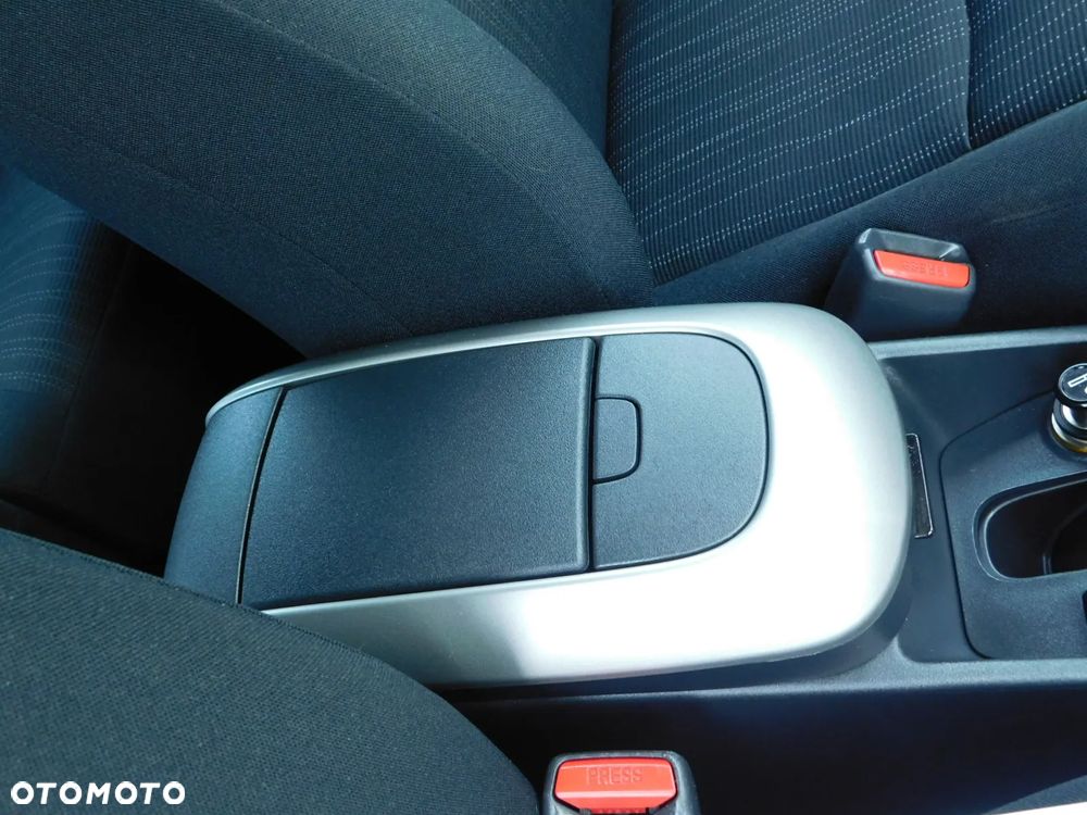 Toyota Auris 1.6 VVT-i Executive - 25