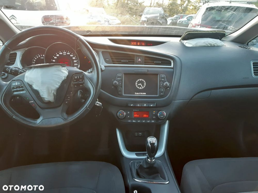 Kia Ceed 1.6 GDI Dream Team Edition - 14