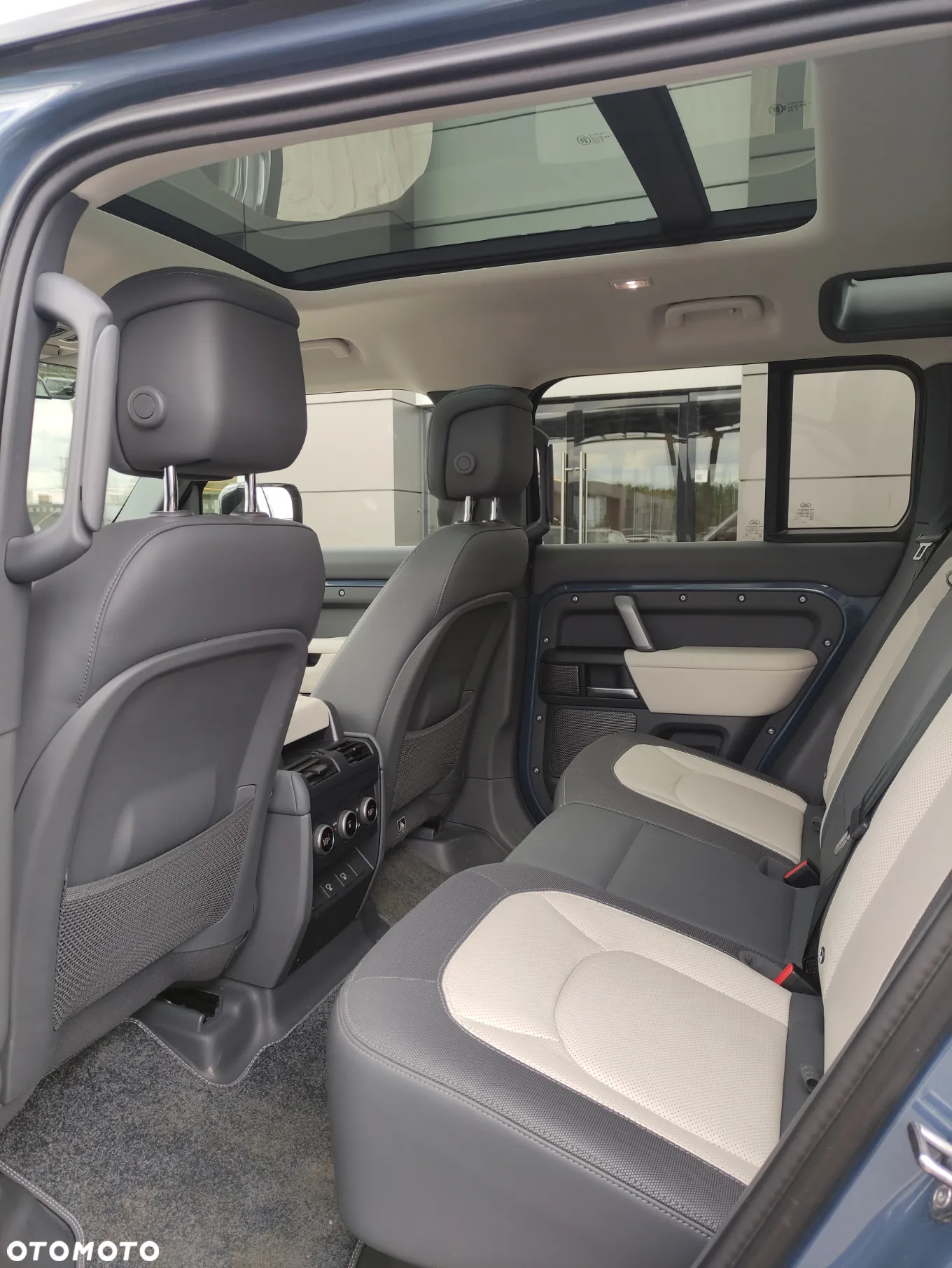 Land Rover Defender - 15