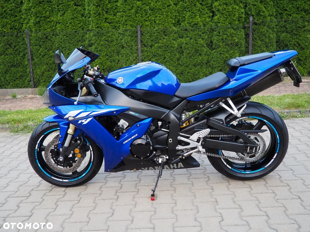 Yamaha R1 - 8