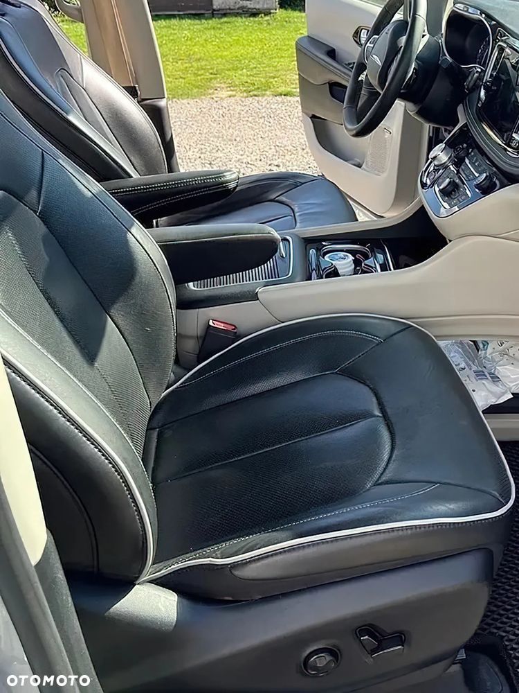 Chrysler Pacifica - 6