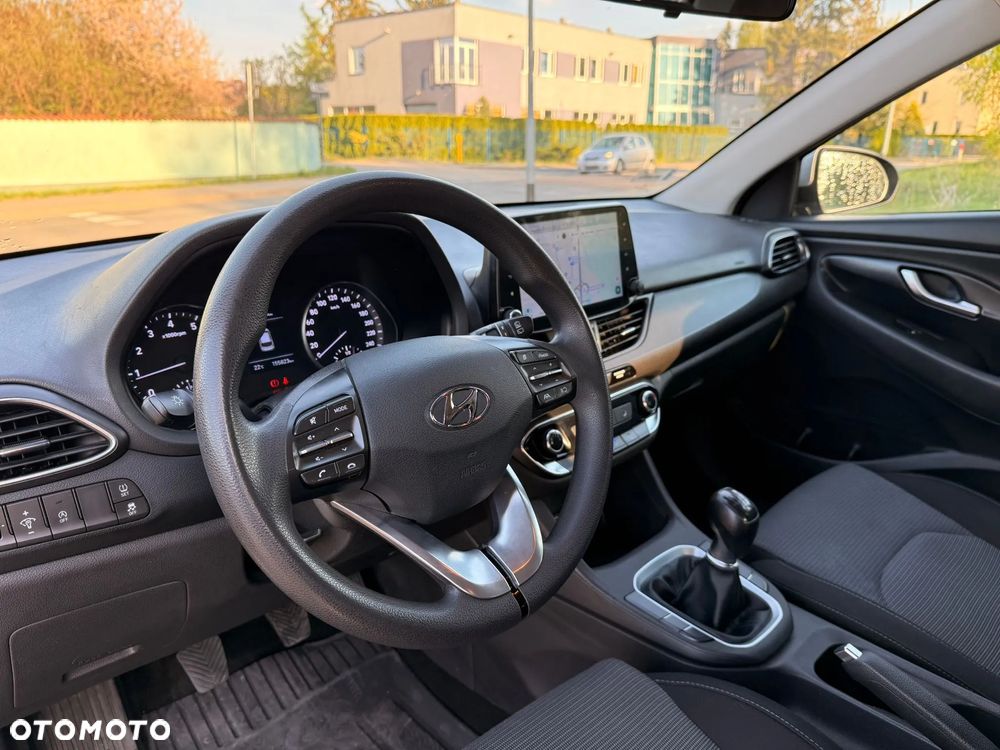 Hyundai i30 1.5 DPI Classic + - 23