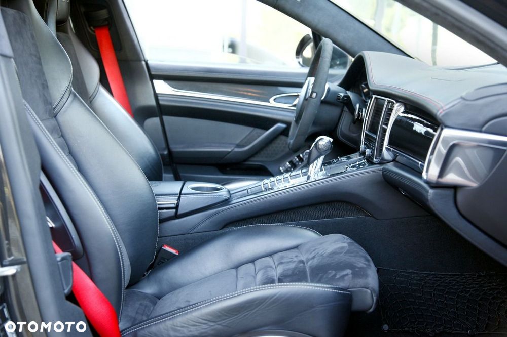 Porsche Panamera GTS PDK - 15