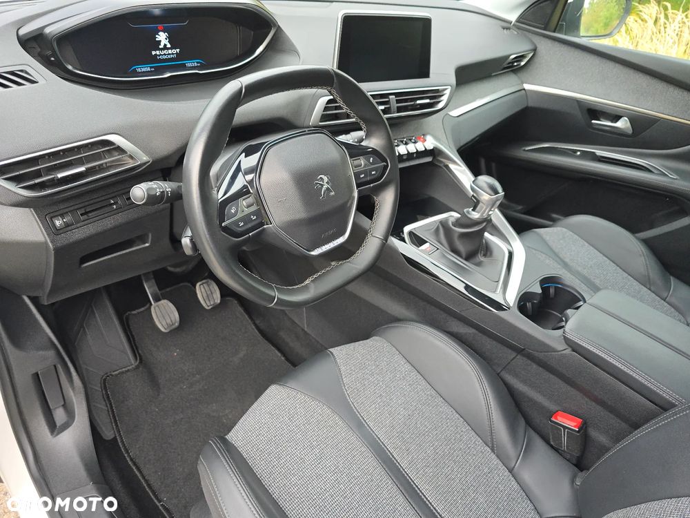 Peugeot 3008 1.5 BlueHDi Allure S&S - 17