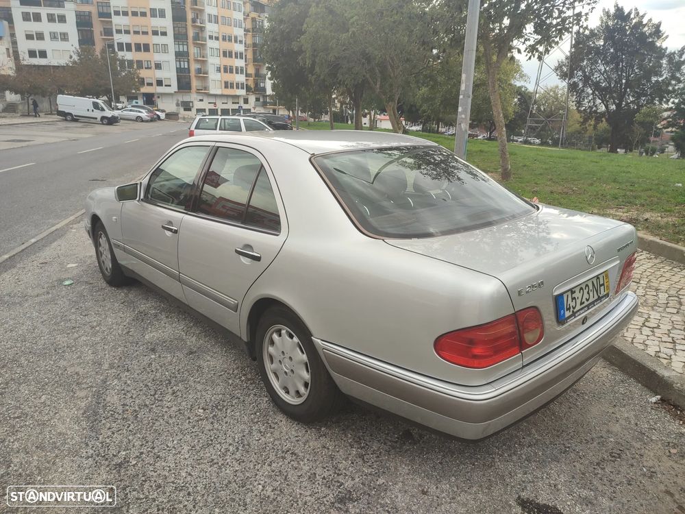 Mercedes-Benz E 250 TD Classic - 10