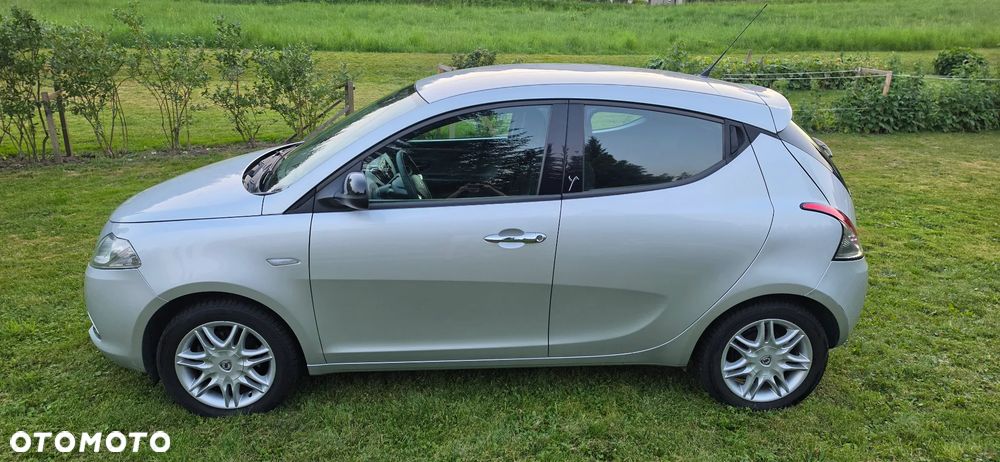 Lancia Ypsilon 1.2 8V Silver - 9