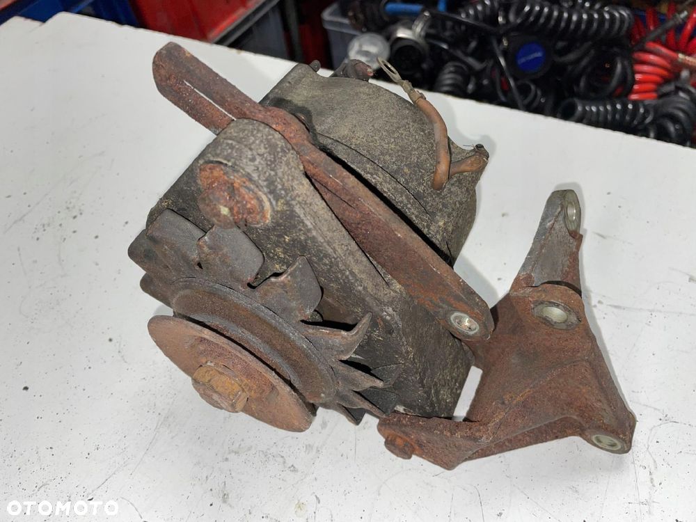 BMW E28 E24 M30 BOSCH ALTERNATOR 65A 0120489618 - 3