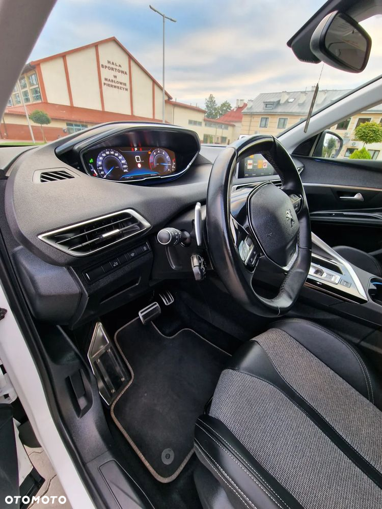 Peugeot 5008 1.6 PureTech Allure S&S EAT8 - 23