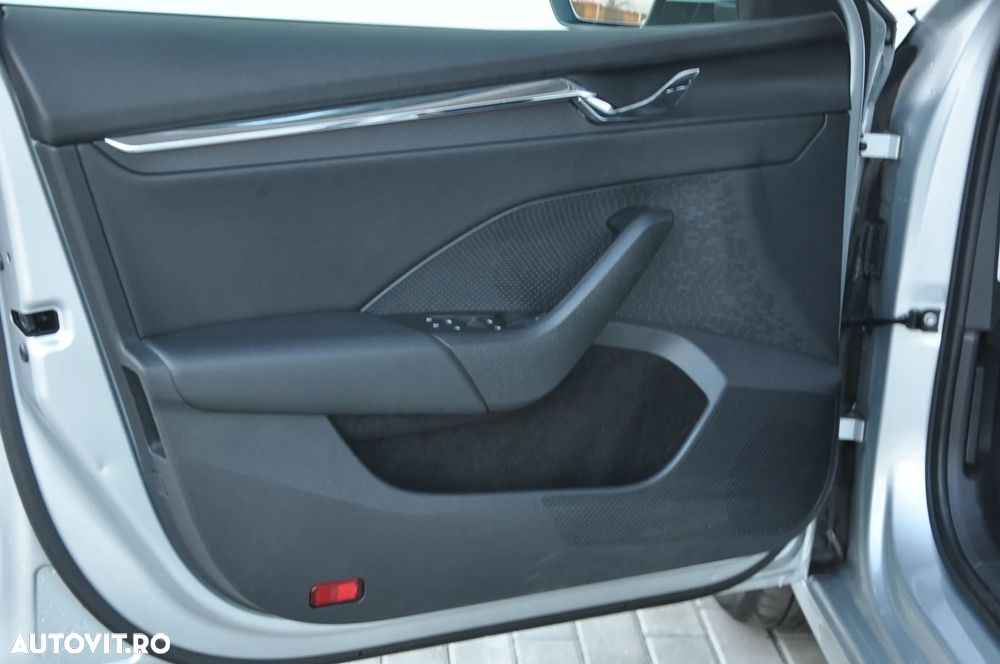 Skoda Octavia Combi 2.0 TDI (Green tec) DSG Style - 12