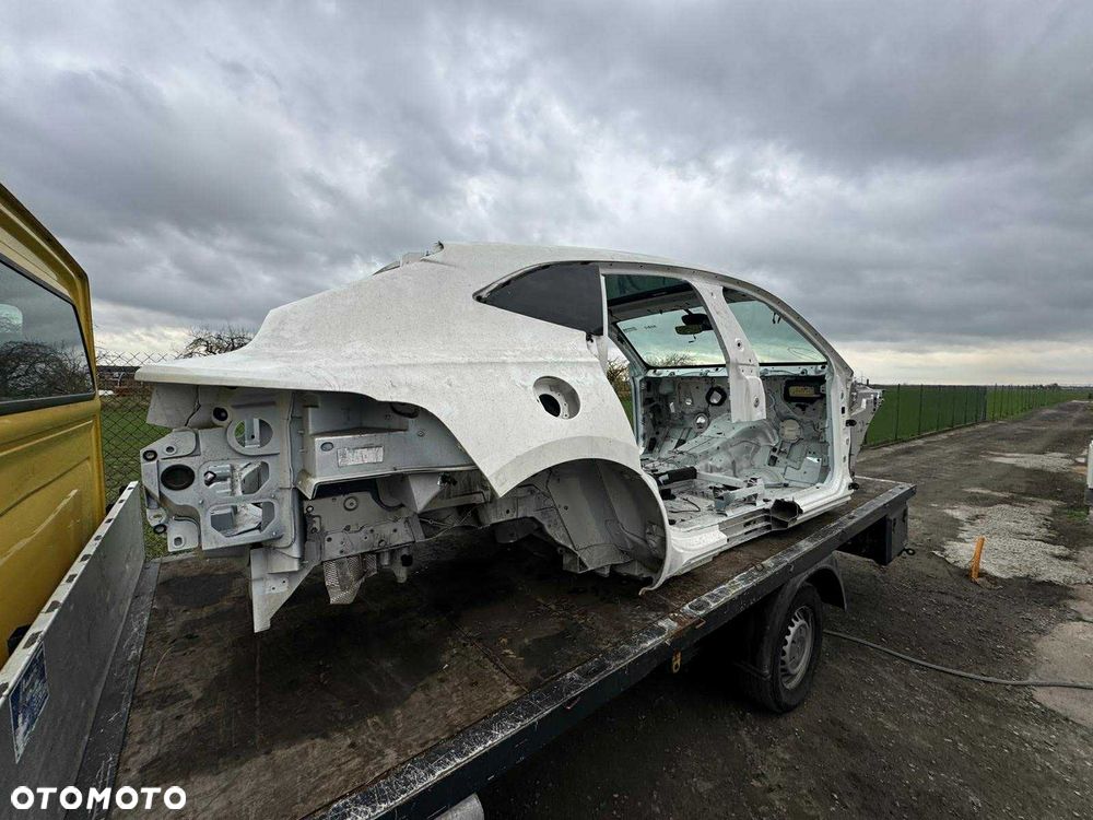 Aston Martin DBX Standard - 5