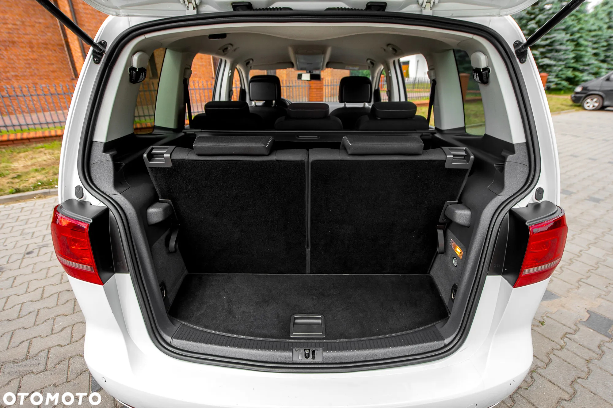 Volkswagen Touran 1.4 TSI DSG Cup - 31