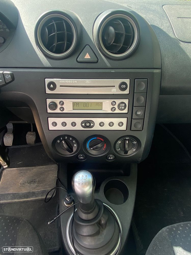 Ford Fiesta 1.25 Ghia - 10