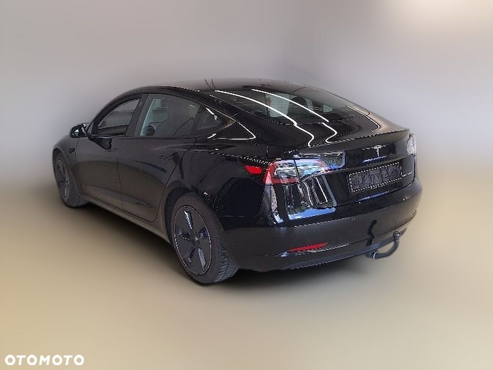Tesla Model 3 - 4