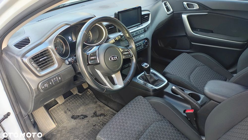 Kia Ceed 1.6 CRDi SCR M - 7