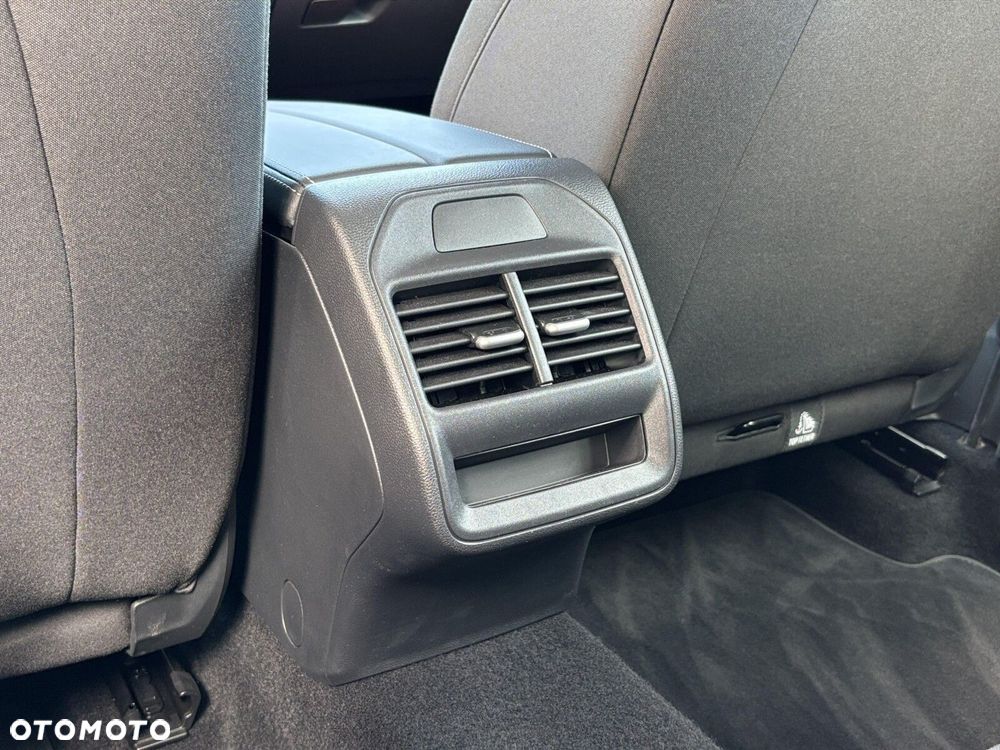 Volkswagen Passat Variant 2.0 TDI SCR DSG - 18