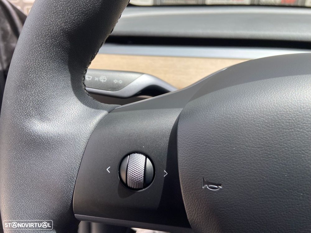 Tesla Model Y Long Range Dual Motor AWD - 12