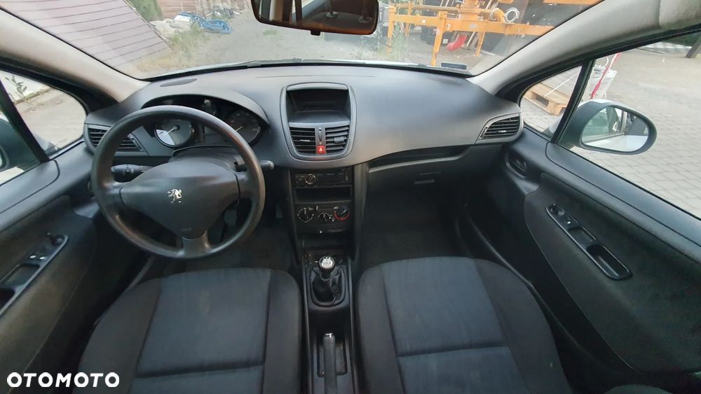 Peugeot 207 - 10